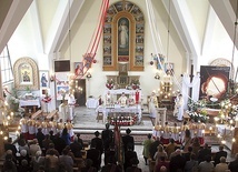 	Uroczystość odbyła się w odpust ku czci Miłosierdzia Bożego.