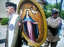 	Od wybuchu pandemii Matka Jezusa peregrynuje po całej Polsce.