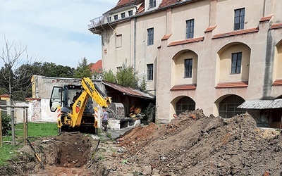 Badania konserwatorskie budynku dawnego Gimnazjum Piastowskiego (wrzesień 2022).