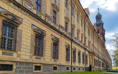Najdłuższa w Europie barokowa fasada liczy prawie ćwierć kilometra.