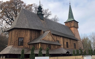 ▲	Jeden z odrestaurowanych zabytków: kościół św. Andrzeja Apostoła w Gilowicach.