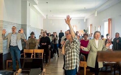 Ważnym momentem była modlitwa uwielbienia.