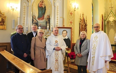 ▲	W liturgii uczestniczyli m.in. członkowie fundacji z Mławy, burmistrz Chorzel i dyrektor szkoły podstawowej. 