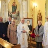 ▲	W liturgii uczestniczyli m.in. członkowie fundacji z Mławy, burmistrz Chorzel i dyrektor szkoły podstawowej. 
