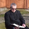 Zajęcia prowadzi ks. Mariusz Szmajdziński, biblista, proboszcz parafii św. Rocha w Boczkach Chełmońskich.