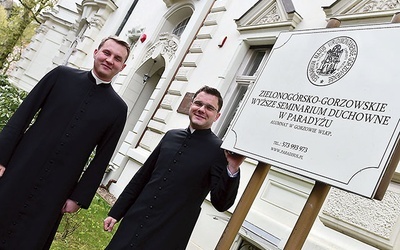 	Dk. Damian Swiniarek (z lewej) i dk. Rafał Kierczuk.