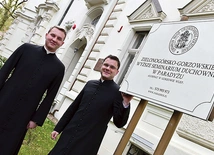 	Dk. Damian Swiniarek (z lewej) i dk. Rafał Kierczuk.