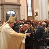 Każdego roku małżeństwa otrzymują indywidualne błogosławieństwo.