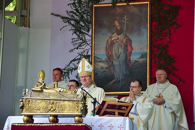 Wiernym towarzyszyły relikwie chrzciciela Gdańska.