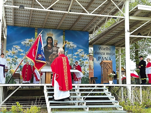 Poświęcenie chorągw.