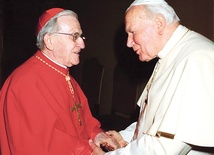 W lutym 1998 r. Jan Paweł II wyniósł 87-letniego misjonarza abp. Adama Kozłowieckiego SJ do godności kardynalskiej.