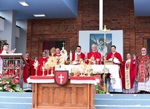 Purpurat z Niemiec przewodniczył Eucharystii.