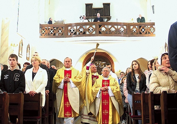 Poświęcenie odbyło się podczas wizytacji kanonicznej w parafii.
