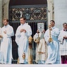Podczas Mszy na placu św. Piotra w Watykanie, sprawowanej 18 maja 2003 roku, Jan Paweł II włączył do grona świętych m.in. bł. Urszulę Ledóchowską i bł. Józefa Sebastiana Pelczara