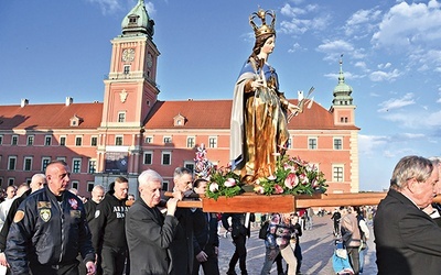 Zwyczaj procesji z figurą na Starówce został wznowiony  w 2015 r., po 185 latach.