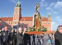 Zwyczaj procesji z figurą na Starówce został wznowiony  w 2015 r., po 185 latach.