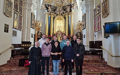 Alumni i kapłani istotną sprawę oddali Matce Bożej Tuchowskiej.