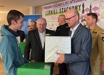 Nagrodę dla najlepszego juniora odebrał Michał Racis.