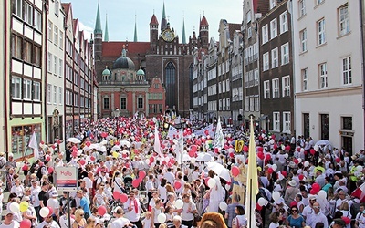 W 10. marszu wzięło udział kilkanaście tysięcy uczestników.