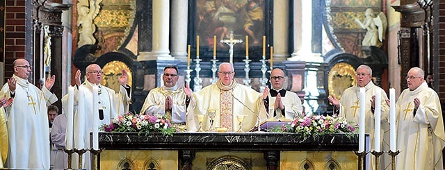 ▲	Uroczysta Eucharystia.
