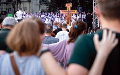 ▼	Popłynie modlitwa o pokój w Ukrainie.
