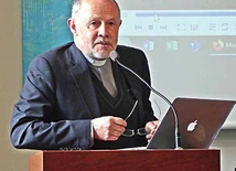 ▲	Ceniony i uznany filmoznawca analizował serial o życiu Jezusa. 