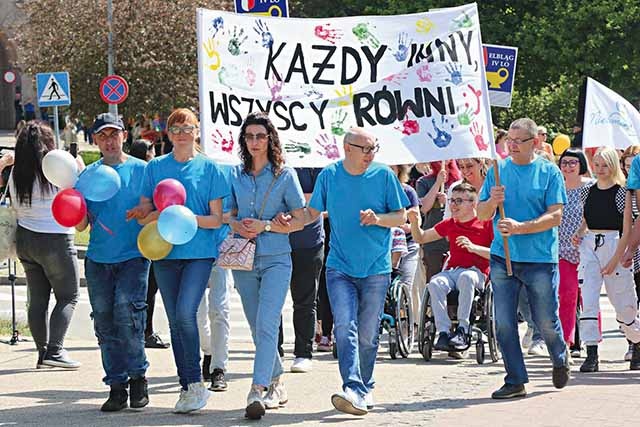 Kolorowy przemarsz zainaugurował obchody.