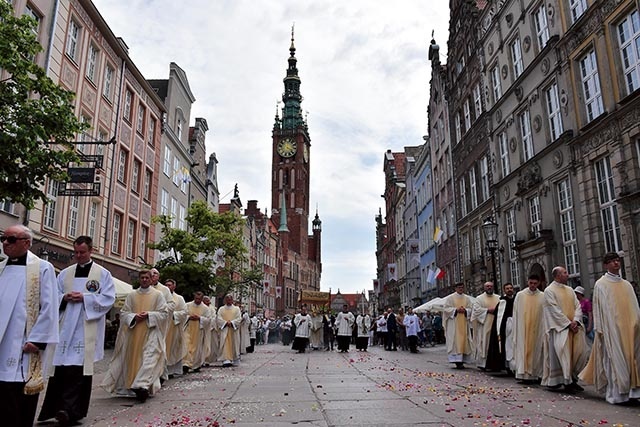 Pierwszy ołtarz usytuowany będzie na przedprożu Ratusza  przy ul. Długiej.