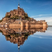 Opactwo Mont-Saint-Michel reaktywowano w 1966 roku, a niemal pół wieku temu trafiło na światową listę UNESCO.