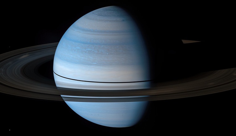 Teleskop Webba odkrył wysoką na 10 tys. km fontannę wody na księżycu Saturna
