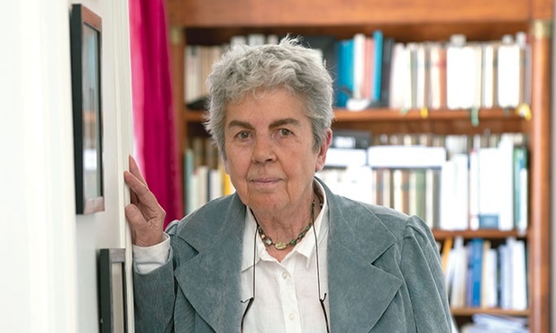 Chantal Delsol(ur. 1947 w Paryżu) – profesor filozofii politycznej, jedna z najciekawszych i najważniejszych postaci współczesnej myśli filozoficznej, określająca się jako neokonserwatystka liberalna. Autorka m.in. „Czasu wyrzeczenia” oraz „Zmierzchu uniwersalności”. Publicystka „Le Figaro”, mieszka w Paryżu.
