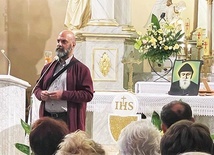 	Raymond Nader w rudzickiej świątyni.