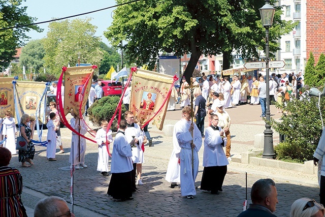 Procesja teoforyczna wyrusza sprzed katedry św. Mikołaja  w Elblągu.