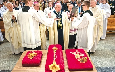 	Liturgii przewodniczył metropolita częstochowski.