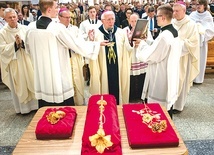 	Liturgii przewodniczył metropolita częstochowski.