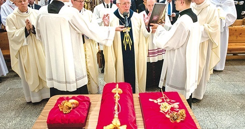 	Liturgii przewodniczył metropolita częstochowski.