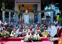 ▲	Procesja łowicka należy do najstarszych w Polsce. Wpisana jest na listę niematerialnego dziedzictwa UNESCO.