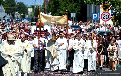 	W uroczystości w Koszalinie uczestniczyły setki wiernych.