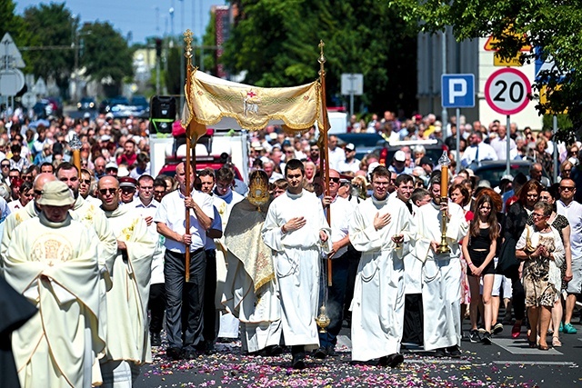 	W uroczystości w Koszalinie uczestniczyły setki wiernych.