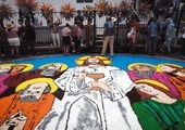 Dywan z barwionej soli, utworzony na uroczystość Bożego Ciała przed kościołem San Atanasio.
8.06.2023
Los Santos, Panama