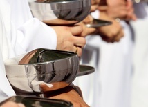 Kim są nadzwyczajne szafarki Komunii Świętej?