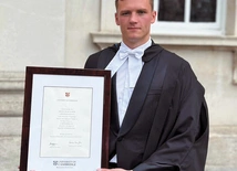 Michał wykonał ogromną pracę, by dostać się  na Cambridge  i ukończyć tam studia.