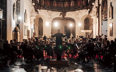 Podczas pierwszego koncerctu wystąpi m.in. Orkiestra Symfoniczna Polskiej Filharmonii Bałtyckiej.