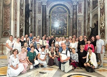 ▼	W bazylice św. Piotra modliła się 50-osobowa grupa łowickich charyzmatyków.