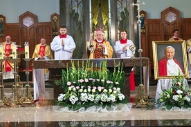 ▲	Uroczystościom odpustowym przewodniczył bp Wacław Depo z diecezji częstochowskiej.