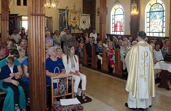 ▲	Misyjnym spotkaniom przyświecało hasło „Wierzę w Kościół Ojca, Syna i Ducha Świętego”.