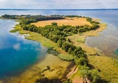 Mazury otoczone wianuszkiem Puszczy Piskiej.