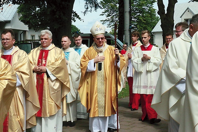 ▲	O wartości posługiwania przy ołtarzu mówił metropolita lubelski.