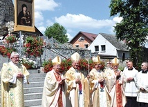 Biskupi i wierni dziękowali Bogu  za wizytę Jana Pawła II.