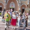 Pątnicy wyruszyli po Mszy św. w radomskiej katedrze.